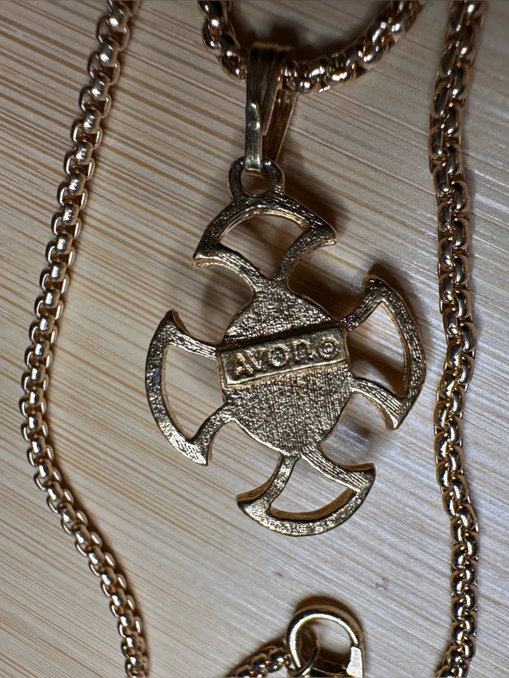 Vintage Avon 1973 "Baroness" Collection Pendant Necklace on 24” chain - Picture 5 of 9